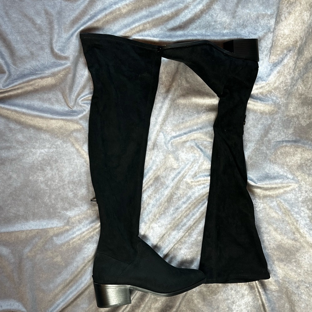 Steve Madden Black suede knee high boot, Size 8.5